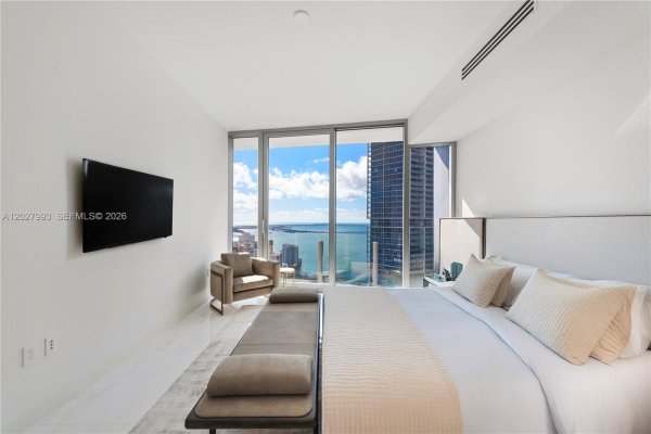 300 Biscayne Blvd Way #3905W Miami, FL 33131