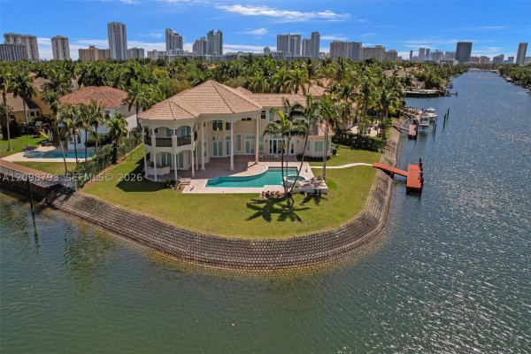 1130 Harbor Ct Hollywood, FL 33019