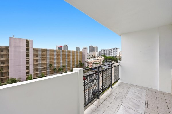 401 Golden Isles #602 Hallandale Beach, FL 33009