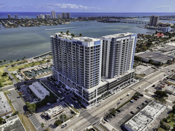 220 Lake Shr #617 Lake Park, FL 33403