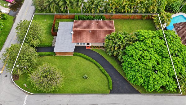 707 NW 24th St Wilton Manors, FL 33311