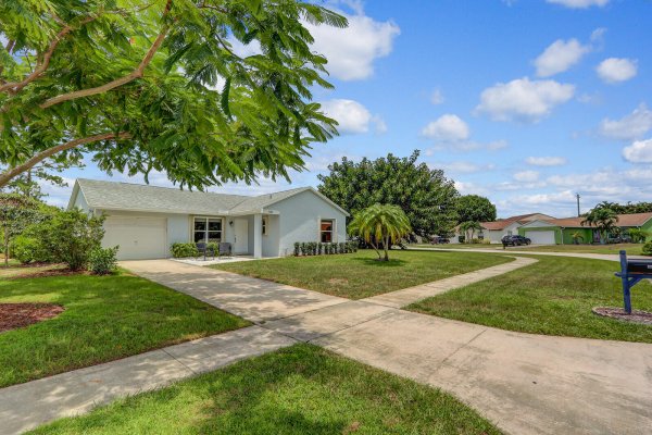 140 Village Jupiter, FL 33458