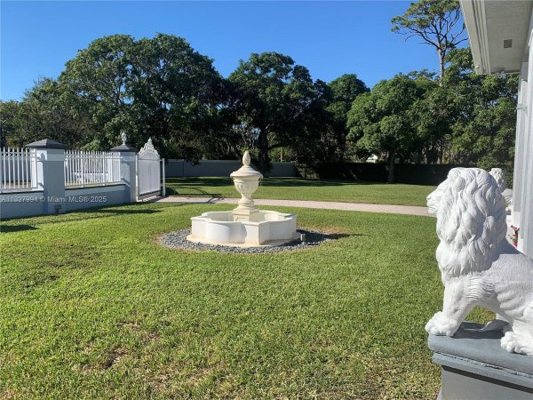 7625 SW 75th Ave Miami, FL 33143