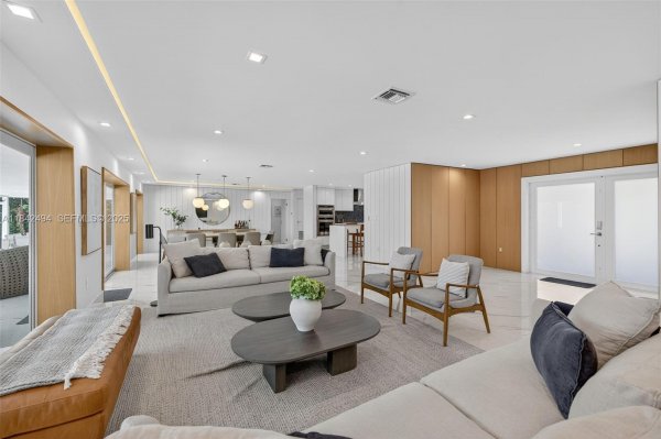 1001 Diplomat Pkwy Hallandale Beach, FL 33009