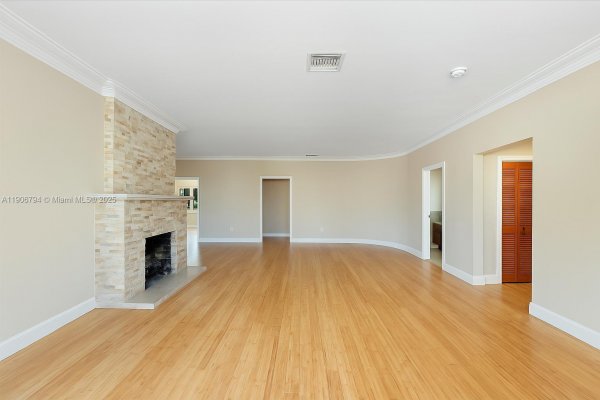 9457 Carlyle Ave Surfside, FL 33154