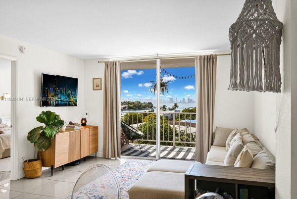 6900 Bay Dr #6B Miami Beach, FL 33141