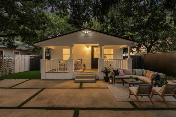 1829 NW 62nd Ter Miami, FL 33147