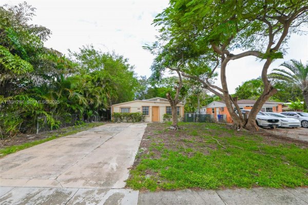 2063 NE 173rd St North Miami Beach, FL 33162
