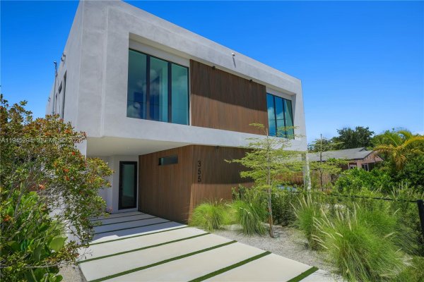 355 NW 50th St Miami, FL 33127