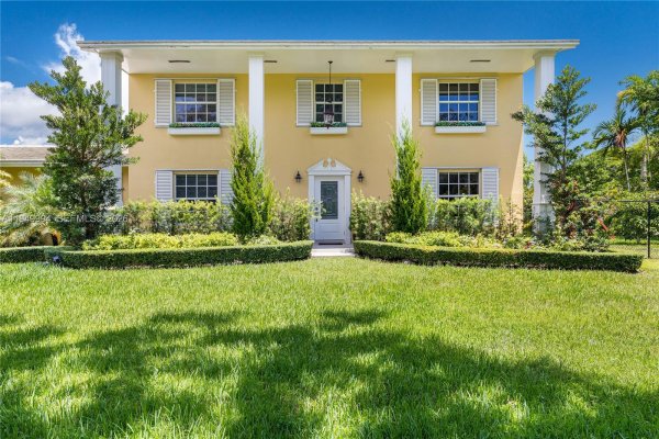 Undisclosed Address Pinecrest, FL 33156