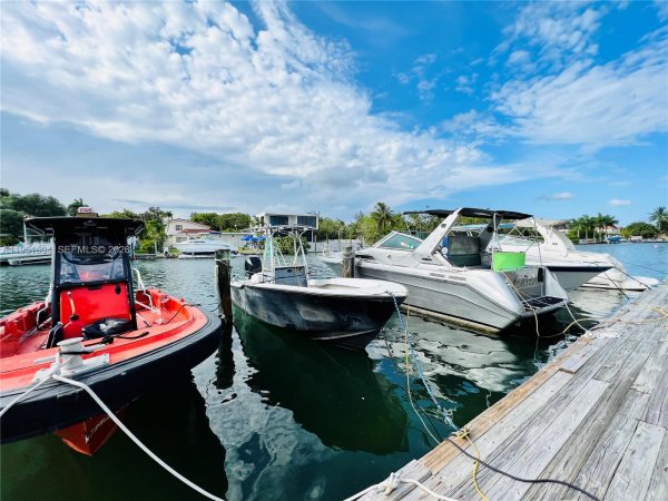 2033 Calais Dr #8 Miami Beach, FL 33141