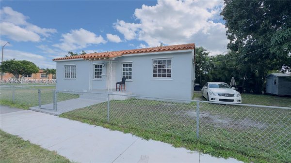 3310 NW 19th Ter Miami, FL 33125