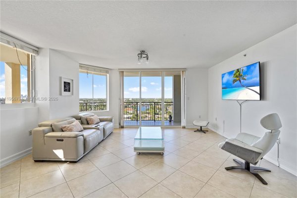2001 N Ocean Blvd #1002 Fort Lauderdale, FL 33305