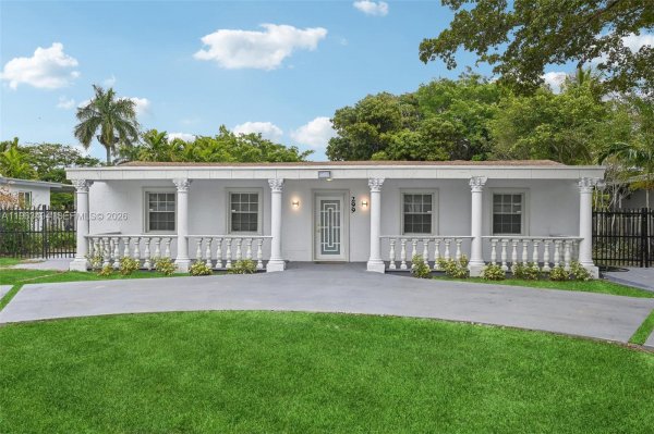 299 S Biscayne Riv Dr Miami, FL 33169