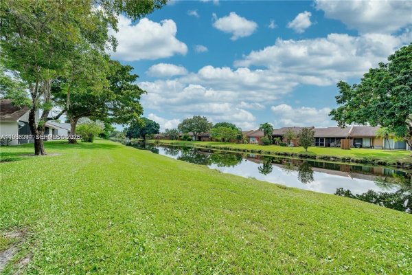 7924 NW 10th St Plantation, FL 33322