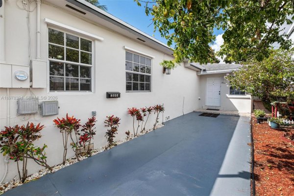 2862 SW 38th Ct Miami, FL 33134