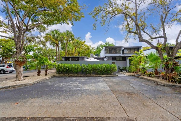 16341 Wood Walk Miami Lakes, FL 33014