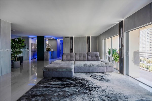 400 SE Kings Pt Dr #822-23 Sunny Isles Beach, FL 33160