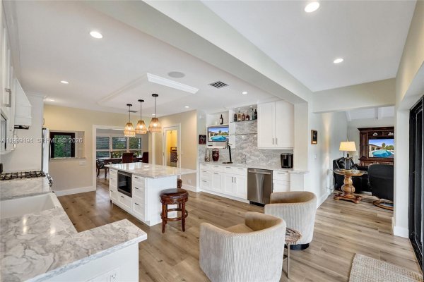 2832 NE 26th St Fort Lauderdale, FL 33305