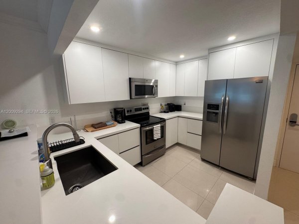 2301 Collins Ave #427 Miami Beach, FL 33139