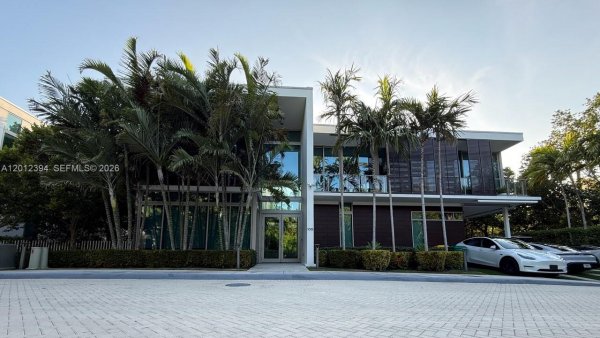 105 Reef Ln Key Biscayne, FL 33149