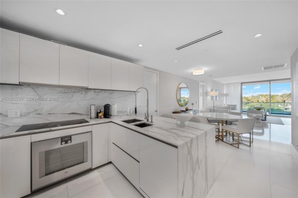 10201 Collins Ave #305 Bal Harbour, FL 33154