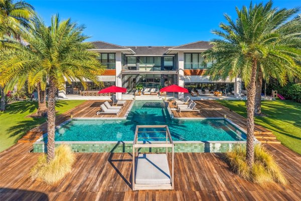 385 Centre Is Golden Beach, FL 33160