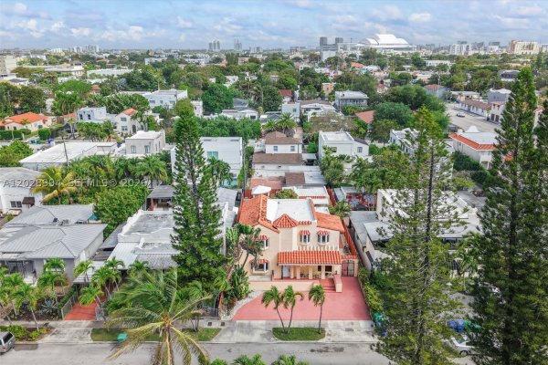 1727 SW 11th Ter Miami, FL 33135