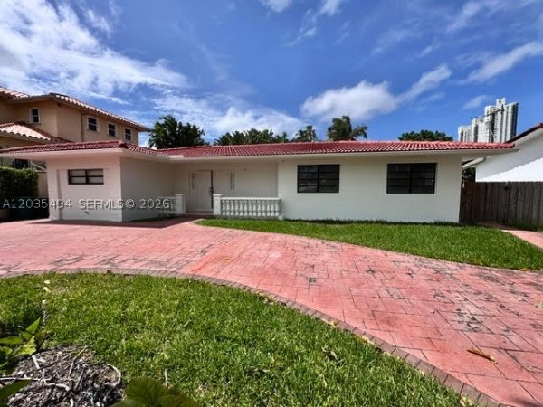 215 187th St Sunny Isles Beach, FL 33160