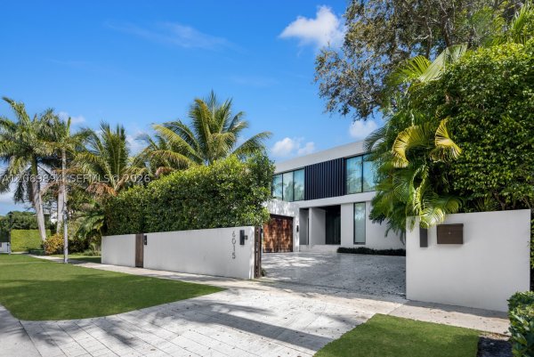 6015 N Bay Rd Miami Beach, FL 33140