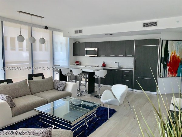 55 SW 9th St #2706 Miami, FL 33130