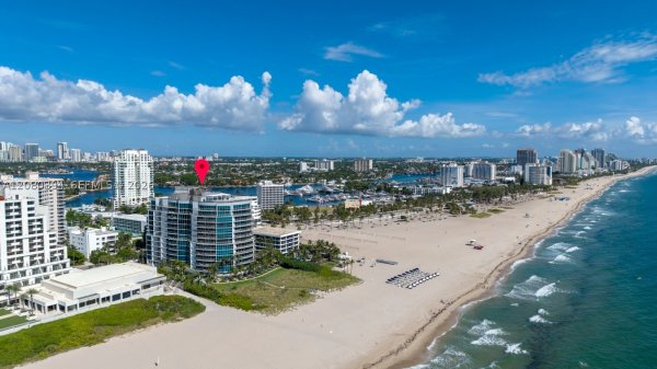 1200 Holiday Dr #208 Fort Lauderdale, FL 33316