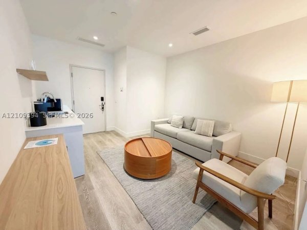 229 SW 9th St #303 Miami, FL 33130