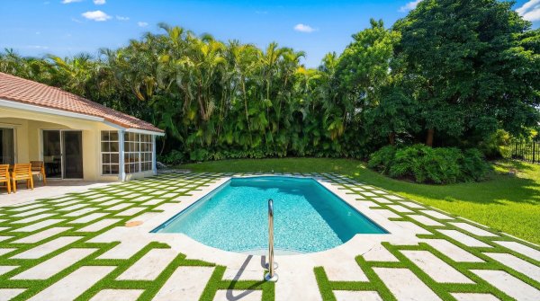 2236 Las Casitas Wellington, FL 33414