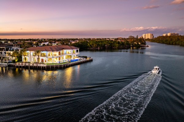 2934 NE 8th Boca Raton, FL 33431