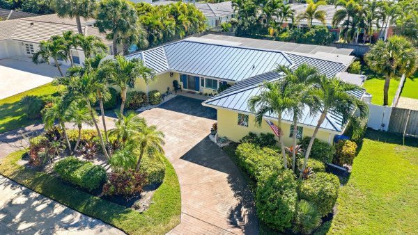 1211 Dolphin Riviera Beach, FL 33404