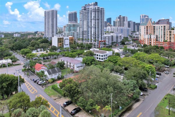 17 NE 9th Fort Lauderdale, FL 33301