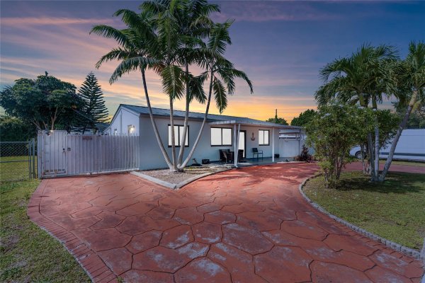 10120 SW 38th Ter Miami, FL 33165