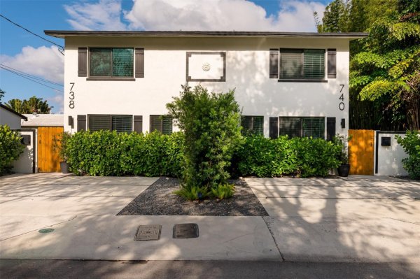 738 NE 17th Fort Lauderdale, FL 33304
