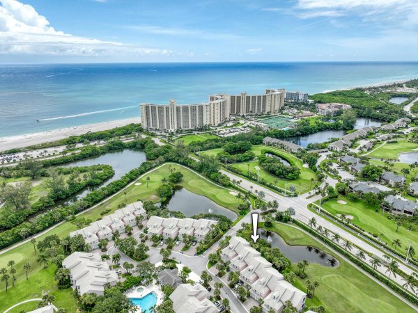 2403 Fairway Dr Jupiter, FL 33477