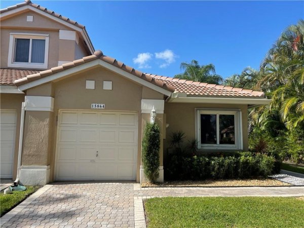 15864 SW 10th St Pembroke Pines, FL 33027