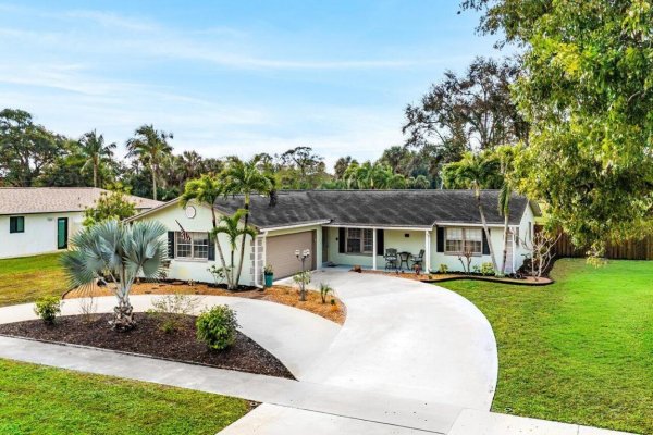 7332 Oakmont Lake Worth, FL 33467