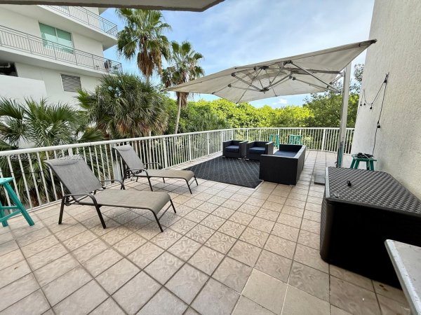 280 SW 20th Rd #404 Miami, FL 33129