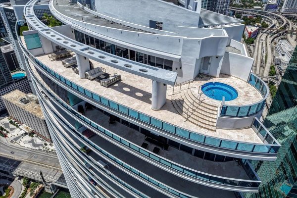 200 Biscayne Blvd Way #PH 5401 Miami, FL 33131 200 Biscayne Blvd Way #PH 5401 Miami, FL 33131