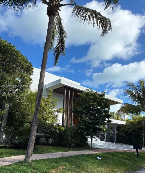 Undisclosed Address Key Biscayne, FL 33149