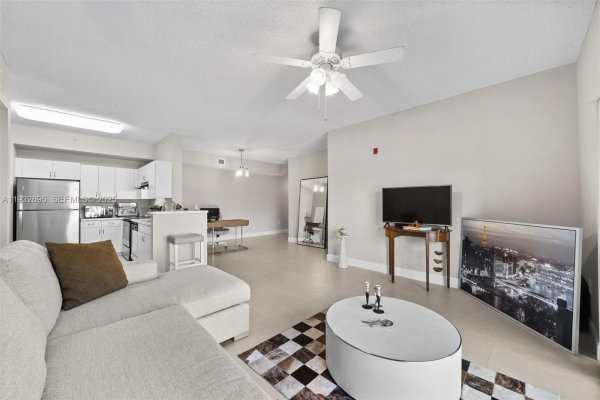 6968 SW 39th St #F204 Davie, FL 33314