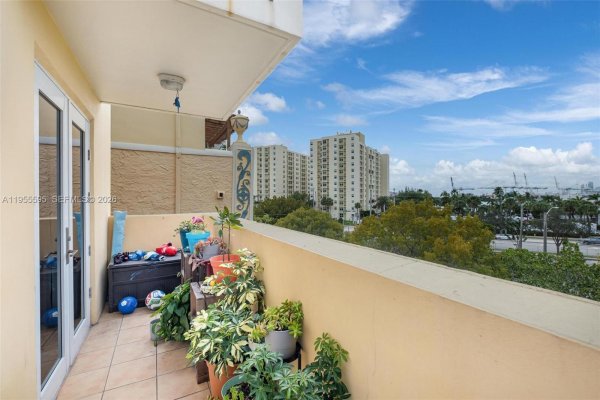 227 Michigan Ave #405 Miami Beach, FL 33139
