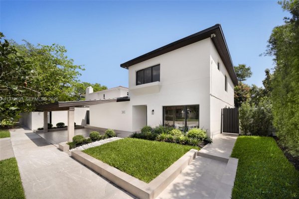 2805 SW 4th Ave Miami, FL 33129