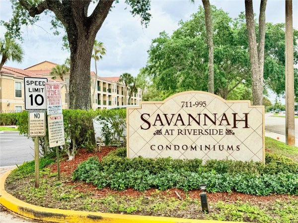 733 Riverside Dr #1215 Coral Springs, FL 33071