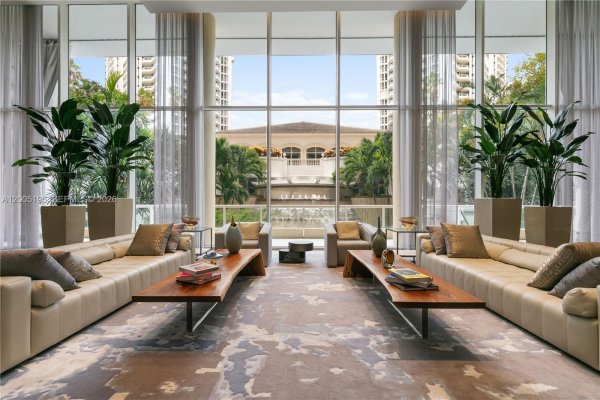 21150 Point Pl #LPH 2902 Aventura, FL 33180